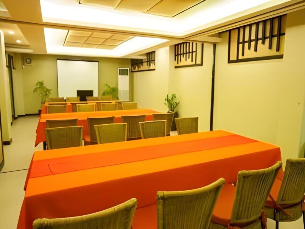 L Square Hotel Tarlac City Exteriér fotografie