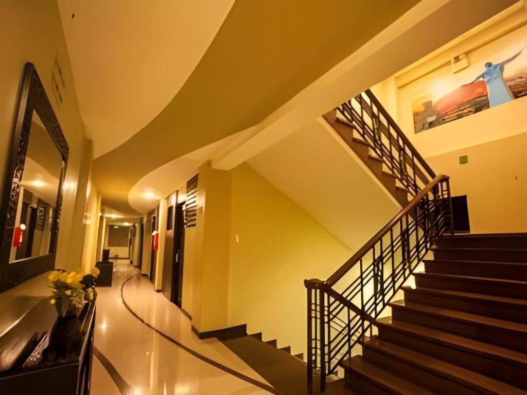 L Square Hotel Tarlac City Exteriér fotografie