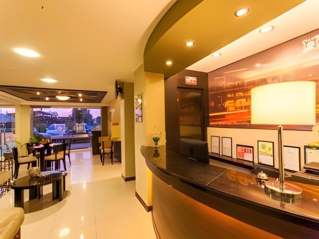 L Square Hotel Tarlac City Exteriér fotografie